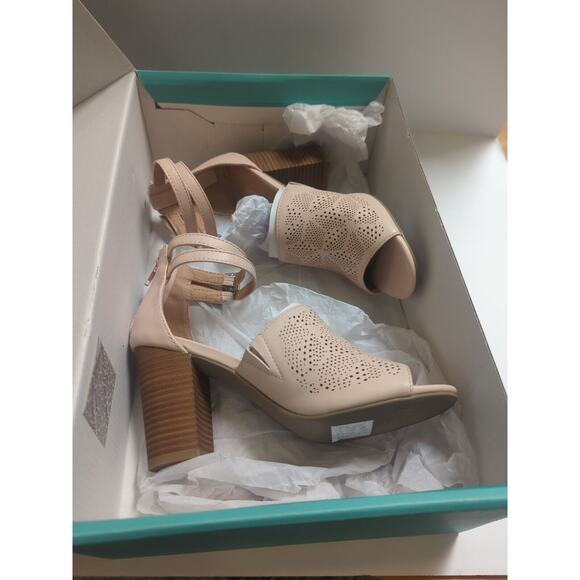 Maurices Sandals Womens 6 Jenna Ankle Strap Blush Faux Leather Block Heels - Picture 10 of 10